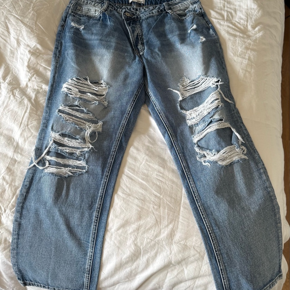 Womens Relaxed Fit Distressed Denim Jeans